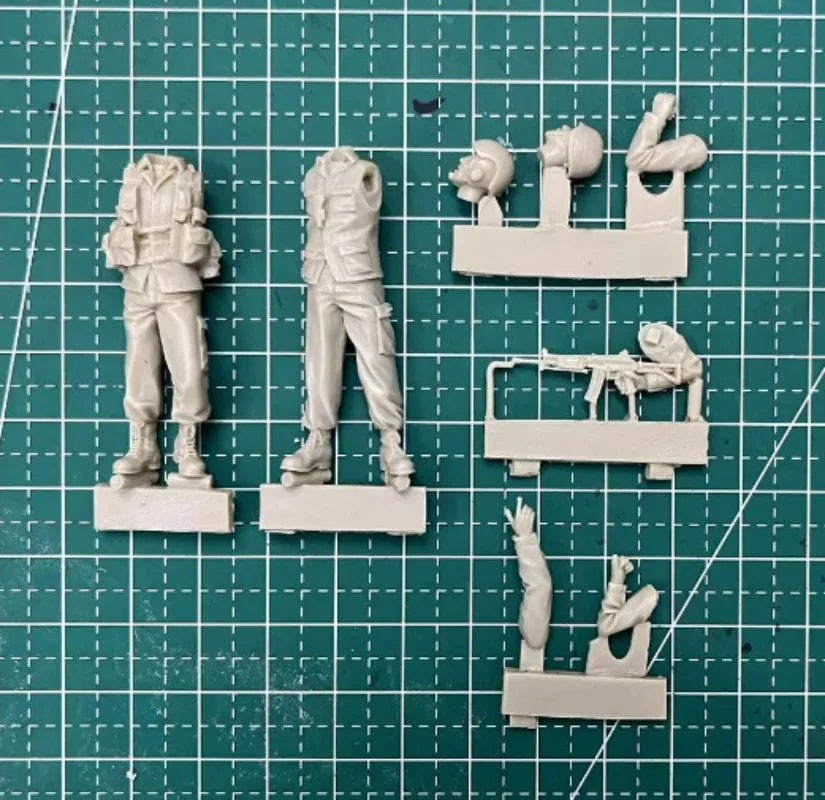 1/35 Modern Tactical Infantry with Rifles, 2 Figures, Resin Model Figure Kit, Unassembled and Unpainted