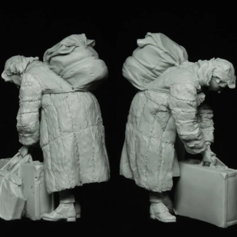 1/35 Modern European Refugee Woman with Luggage, Resin Model Figure Kit, Unassembled and Unpainted