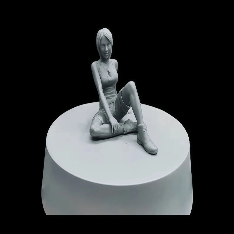 1/20 Pin-up Female Mechanic, Resin Model Figure Kit, Unassembled and Unpainted