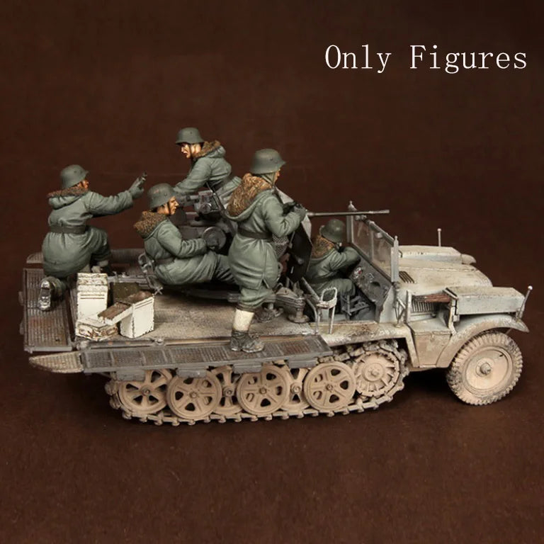 1/35 WWII Soldiers with Half-Track Transport, 4 Figures, Resin Model Figure Kit, Unassembled and Unpainted