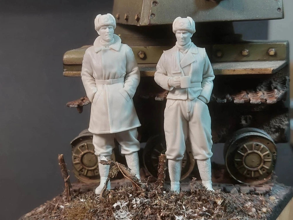 1/35 WWII Medical Personnel, 3 Figures, Resin Model Figure Kit, Unassembled and Unpainted