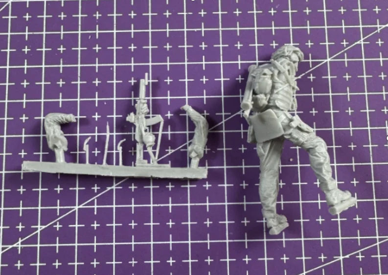 1/35 Modern Tactical Operators with Combat Rifles, 4 Figures, Resin Model Figure Kit, Unassembled and Unpainted