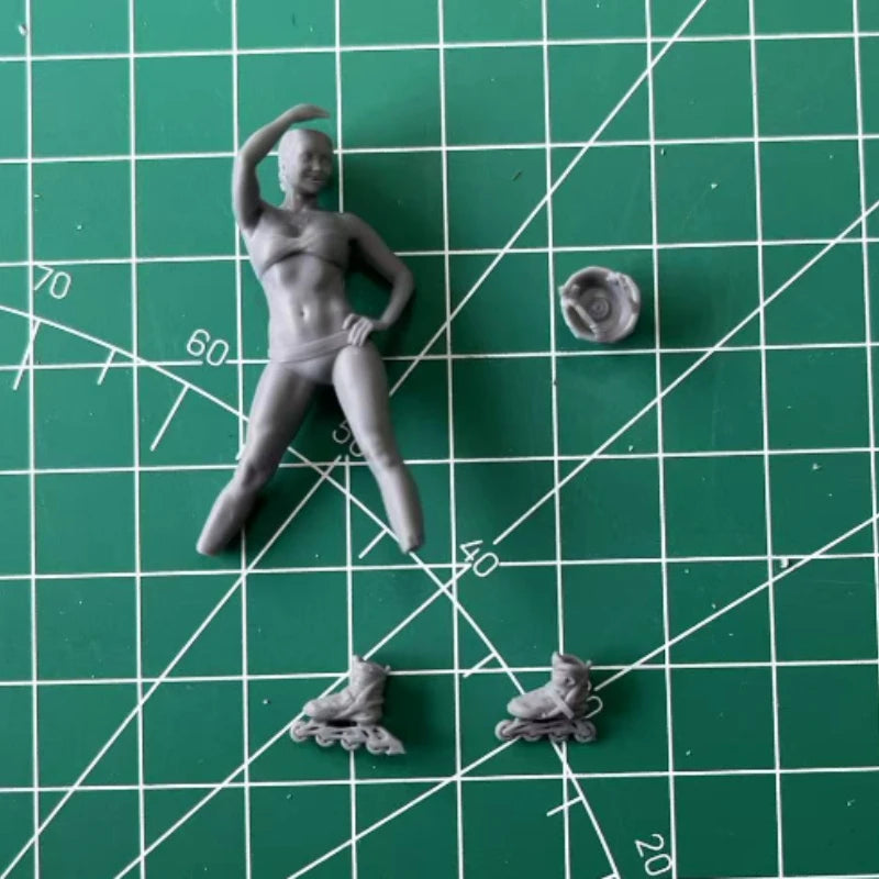 1/35 Modern Military Girl, Resin Model Figure Kit, Unassembled and Unpainted