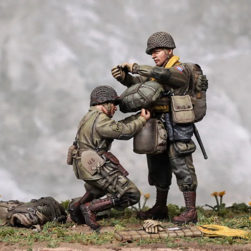 1/35 WWII US Army Airborne Officers, 2 Figures, Resin Model Figure Kit, Unassembled and Unpainted