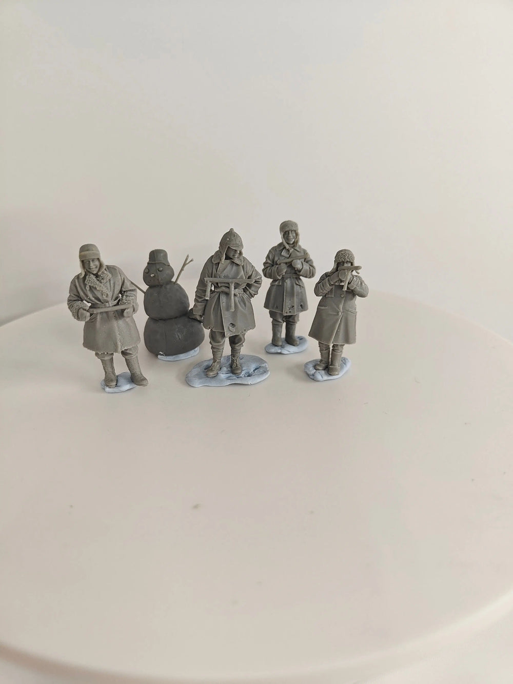 1/35 WWII Civilian, 6 Figures, Resin Model Figure Kit, Unassembled and Unpainted