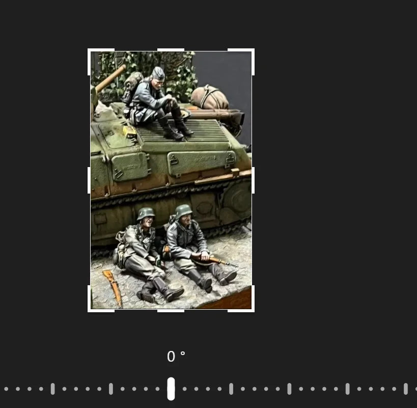 1/35 WWII German Tank Crew Dismounted in Combat, 3 Figures, Resin Model Figure Kit, Unassembled and Unpainted