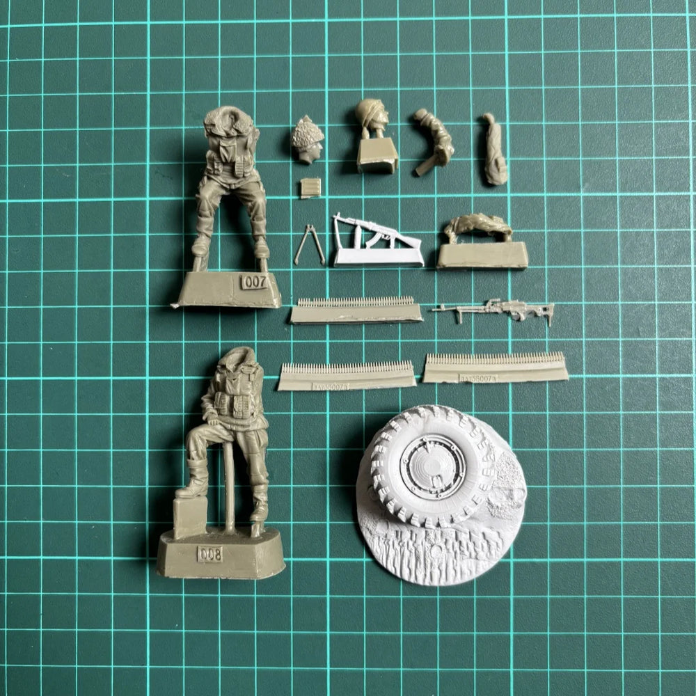 1/35 WWII Soviet Anti-Tank Squad with RPG-7, 2 Figures, Resin Model Figure Kit, Unassembled and Unpainted