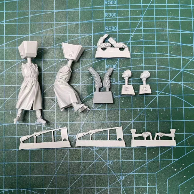 1/35 Cold War Soviet Soldiers with Rifles, 2 Figures, Resin Model Figure Kit, Unassembled and Unpainted