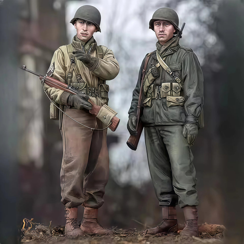 1/35 WWII German Radio Operator and Infantryman, 2 Figures, Resin Model Figure Kit, Unassembled and Unpainted