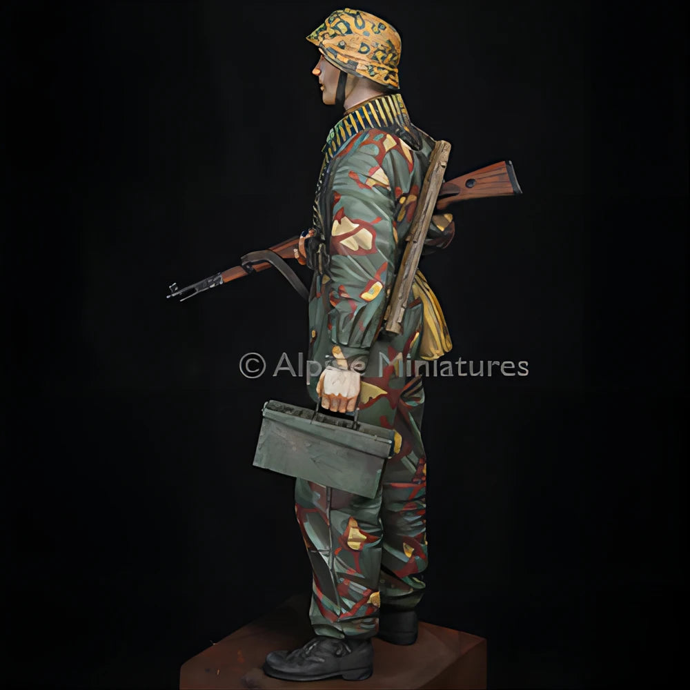 1/16 WWI German Infantryman in Puttees, Resin Model Figure Kit, Unassembled and Unpainted