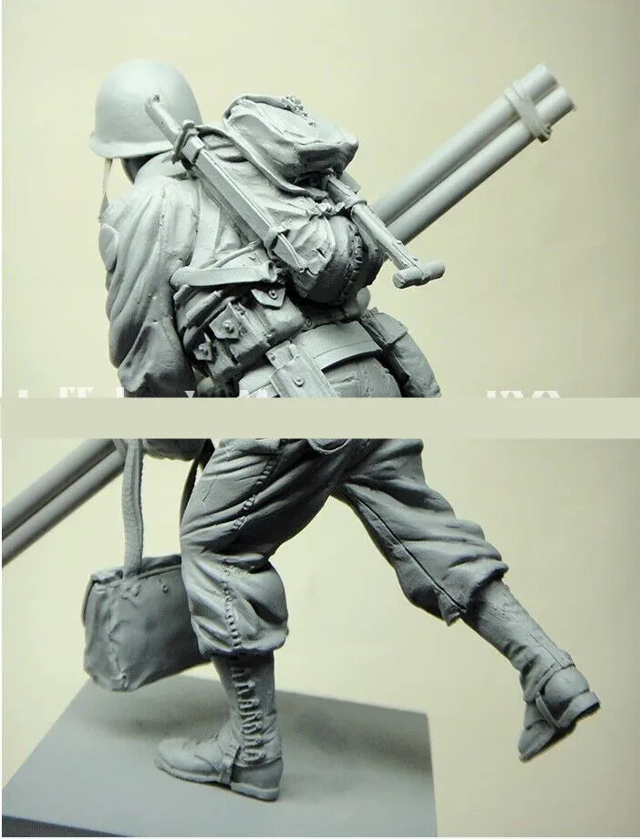1/16 WWII Soldier with Mortar, Resin Model Figure Kit, Unassembled and Unpainted