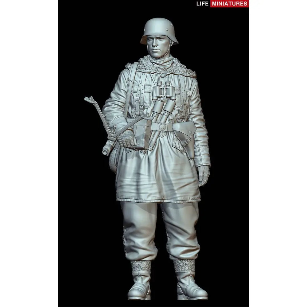 1/16 WWII German Infantry with MP40 and Gas Mask, Resin Model Figure Kit, Unassembled and Unpainted