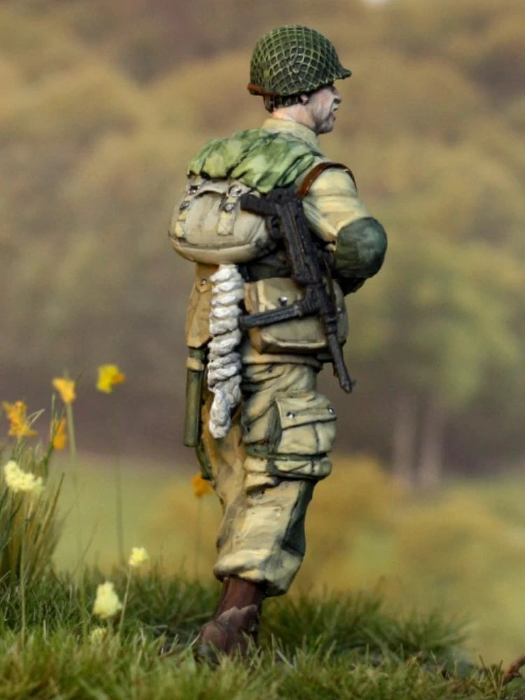 1/35 WWII US Airborne Paratrooper, Resin Model Figure Kit, Unassembled and Unpainted