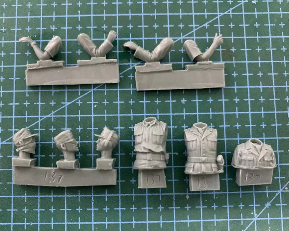1/35 WWII German Afrikakorps Tank Crew, 3 Figures, Resin Model Figure Kit, Unassembled and Unpainted