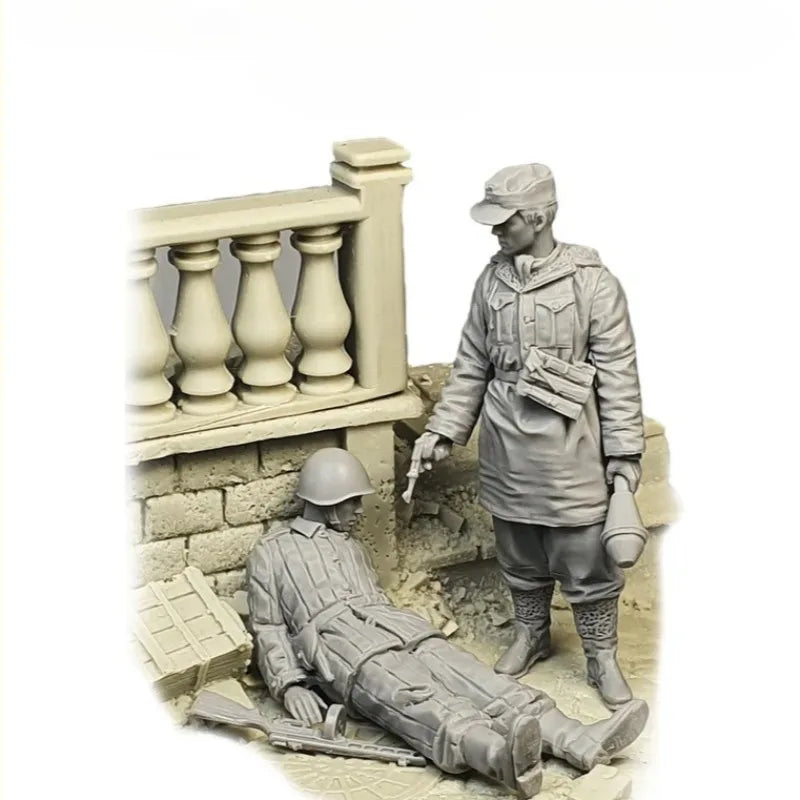1/35 WWII Soldiers in Ruined Position, 2 Figures, Resin Model Diorama Kit, Unassembled and Unpainted