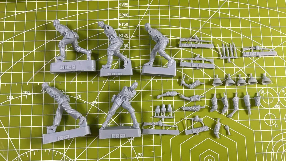 1/35 Modern Infantry Assault Squad, 5 Figures, Resin Model Figure Kit, Unassembled and Unpainted