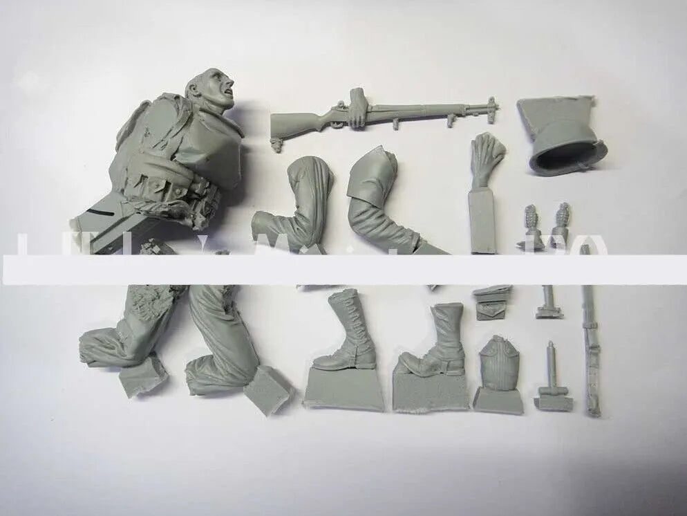 1/16 WWI German Soldier Firing Rifle, Resin Model Figure Kit, Unassembled and Unpainted