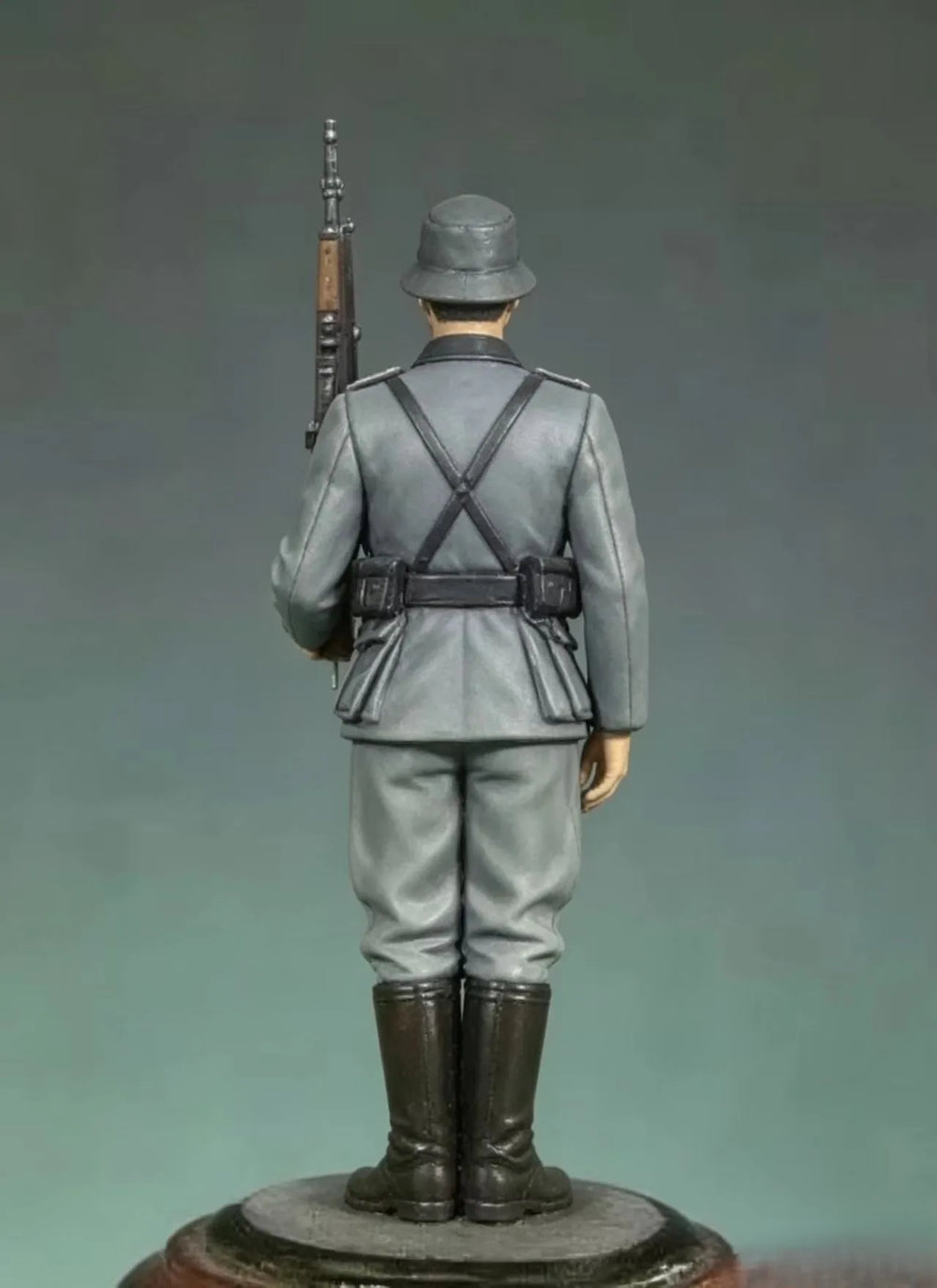 1/24 WWI German Soldier with Rifle, Resin Model Figure Kit, Unassembled and Unpainted