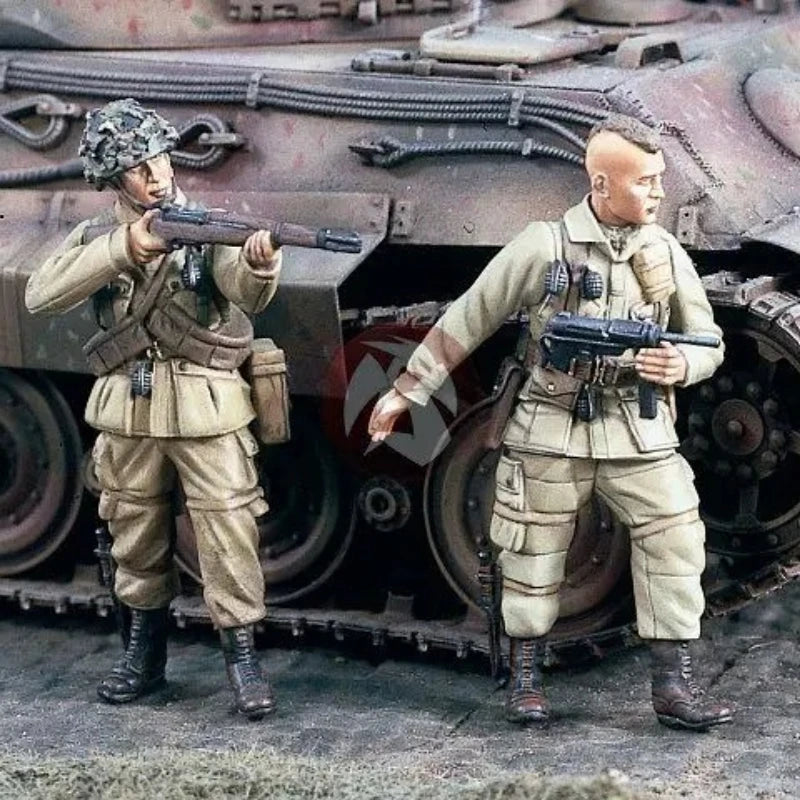 1/35 WWII German Paratroopers with Scoped Rifle and MP40, 2 Figures, Resin Model Figure Kit, Unassembled and Unpainted