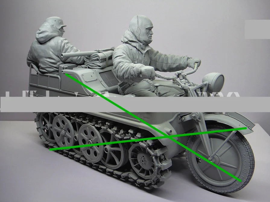 1/9 WWII German Soldiers with Kettenkrad, 2 Figures, Resin Model Figure Kit, Unassembled and Unpainted