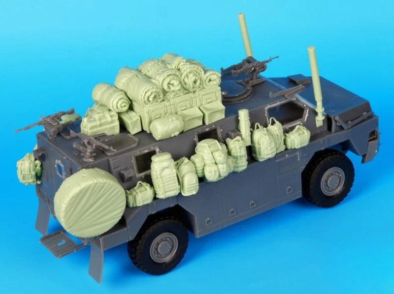 1/35 Modern Australian Bushmaster APC, 12 Figures, Resin Model Vehicle Kit, Unassembled and Unpainted