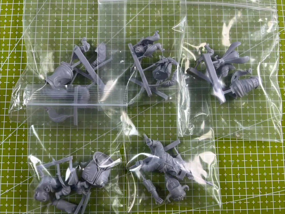1/35 WWII M4 Sherman Tank with Crew, 5 Figures, Resin Model Diorama Kit, Unassembled and Unpainted