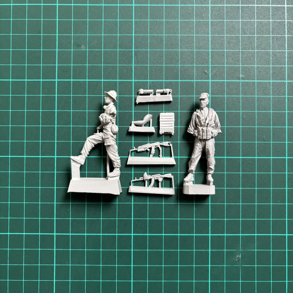 1/35 Cold War Soviet VDV Paratroopers, 3 Figures, Resin Model Figure Kit, Unassembled and Unpainted