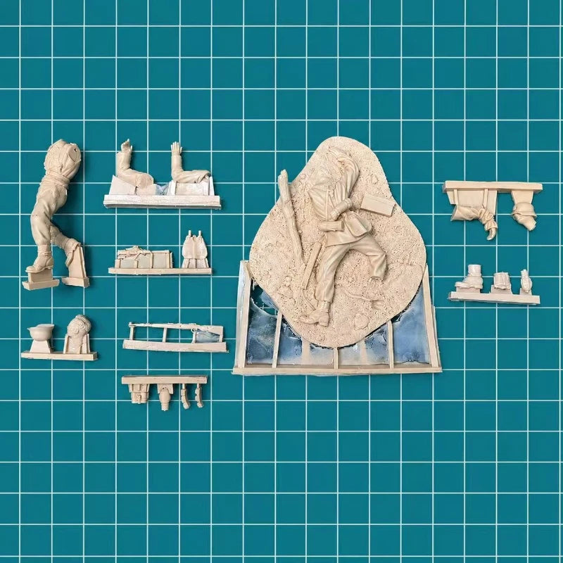 1/35 WWI Wounded Soldier, 2 Figures, Resin Model Diorama Kit, Unassembled and Unpainted