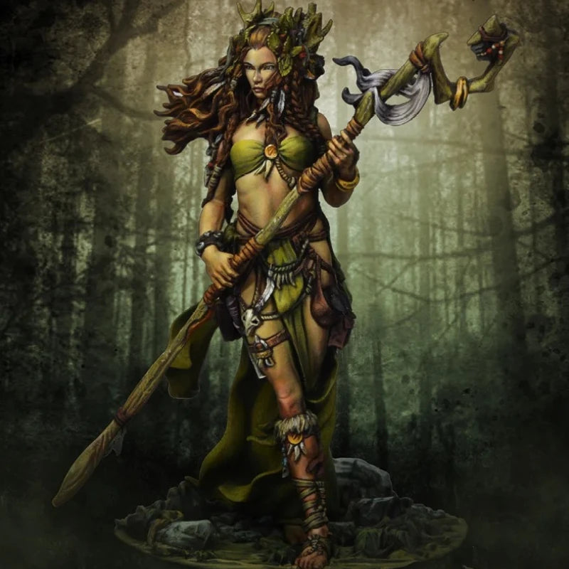 1/24 Crowned Sorceress with Magical Staff and Familiar, Resin Model Figure Kit, Fantasy Theme, Unassembled and Unpainted