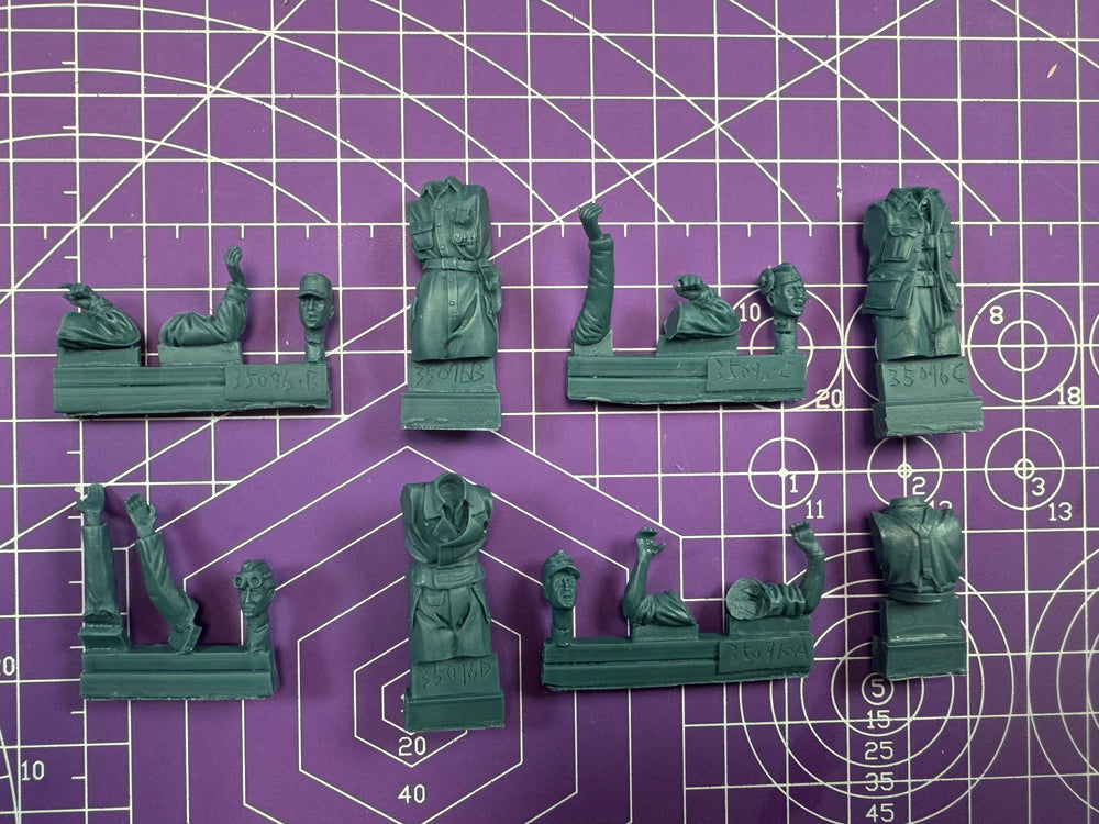 1/35 WWII Panzer Tank Crew, 8 Figures, Resin Model Figure Kit, Unassembled and Unpainted