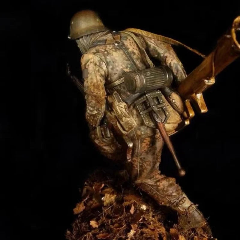 1/16 WWII Soldier Squad with Flamethrower, 5 Figures, Resin Model Figure Kit, Unassembled and Unpainted