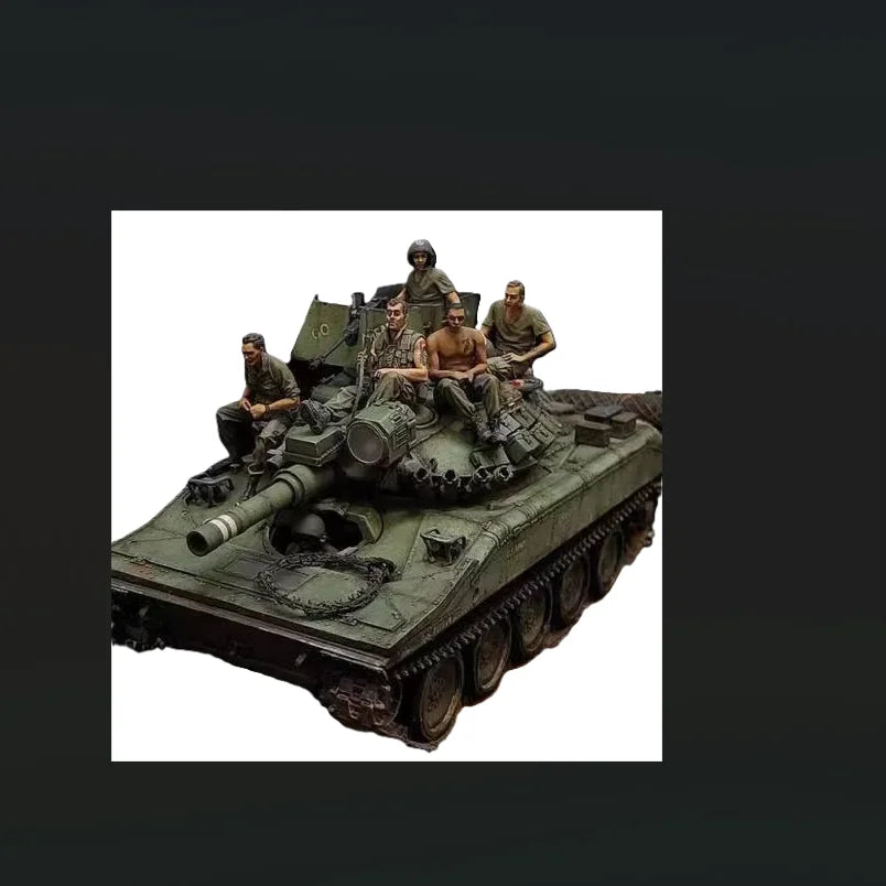 1/35 WWII Soviet T-34 Tank with Standing Crew, 5 Figures, Resin Model Figure Kit, Unassembled and Unpainted