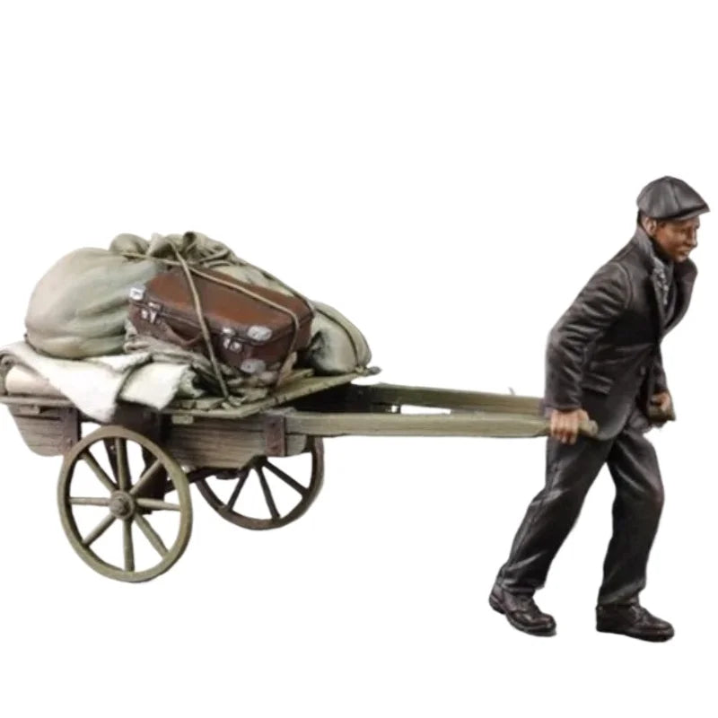 1/35 WWII Civilian Evacuees, 3 Figures, Resin Model Figure Kit, Unassembled and Unpainted