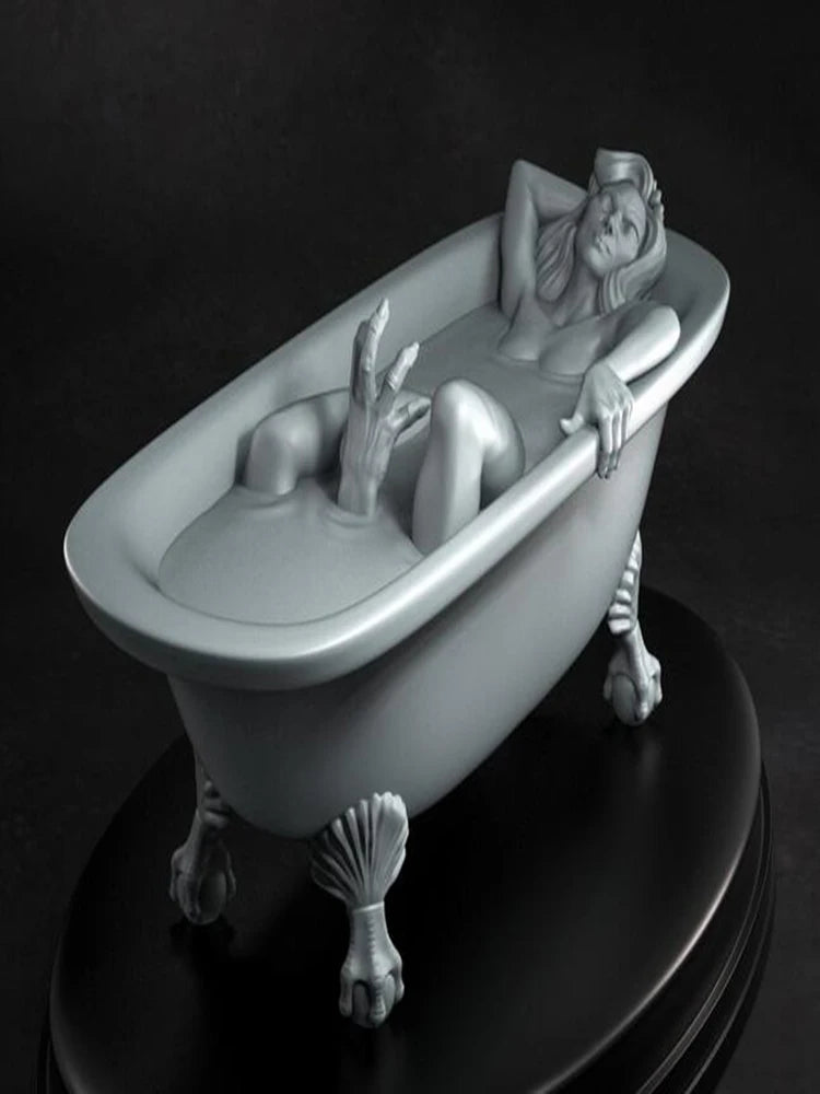 1/24 Vintage Pin-up in Clawfoot Tub, Resin Model Figure Kit, Unassembled and Unpainted