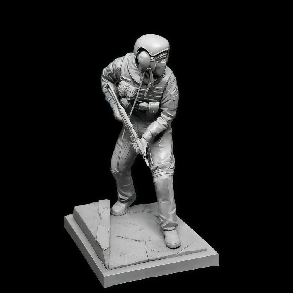 120mm WWI Soviet Soldier Crouching with Rifle, Resin Model Figure Kit, Unassembled and Unpainted