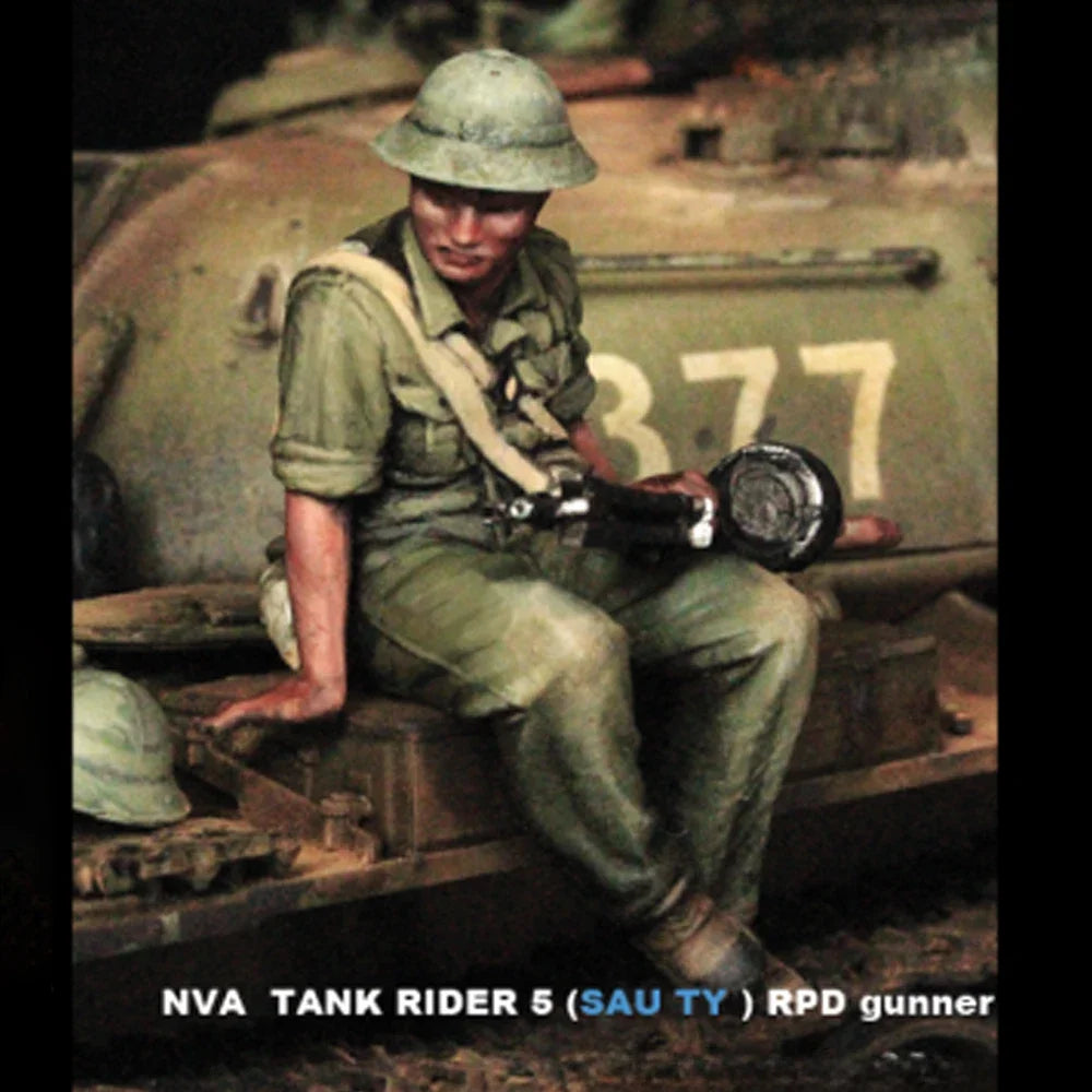 1/35 Vietnam War NVA Tank Rider, Resin Model Figure Kit, Unassembled and Unpainted