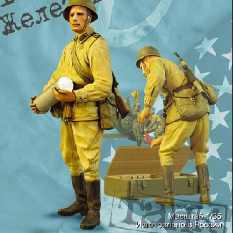 1/35 WWII Soviet Artillery Crew, 2 Figures, Resin Model Figure Kit, Unassembled and Unpainted