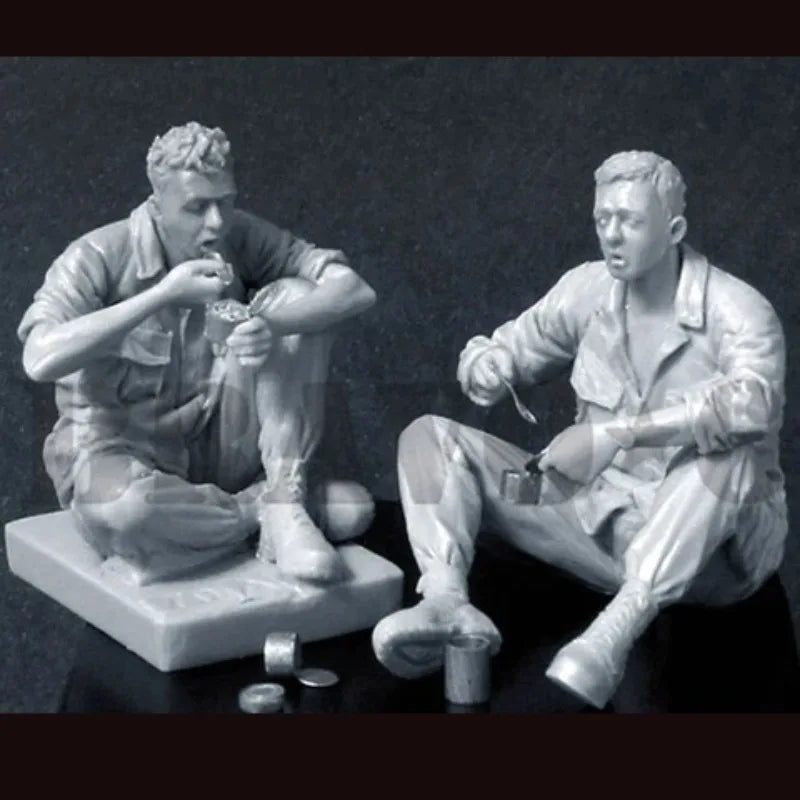 1/35 WWII American Infantry Resting, 2 Figures, Resin Model Figure Kit, Unassembled and Unpainted