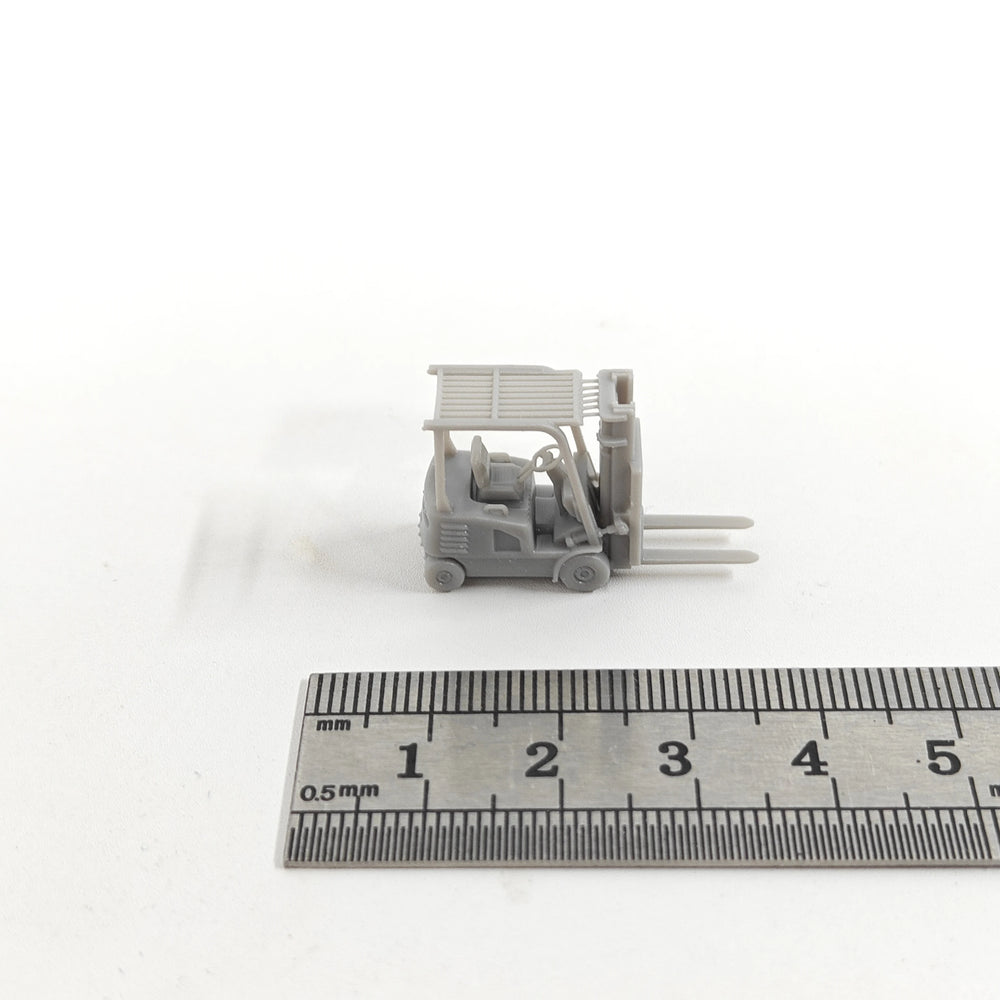 1/144 Modern Industrial Forklifts & Lift Trucks, Resin Model Vehicle Kit, Unassembled and Unpainted