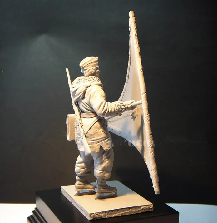 1/16 Ancient Soldier with Kite Shield and Spear, Resin Model Figure Kit, Unassembled and Unpainted