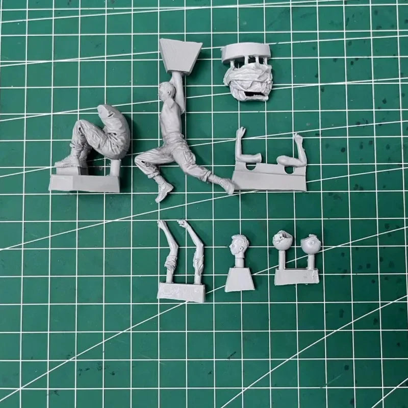 1/35 WWII US Infantry at Rest, 2 Figures, Resin Model Figure Kit, Unassembled and Unpainted