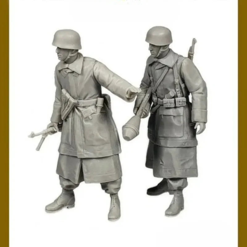 1/35 WWII German Infantry in Long Overcoats, 2 Figures, Resin Model Figure Kit, Unassembled and Unpainted