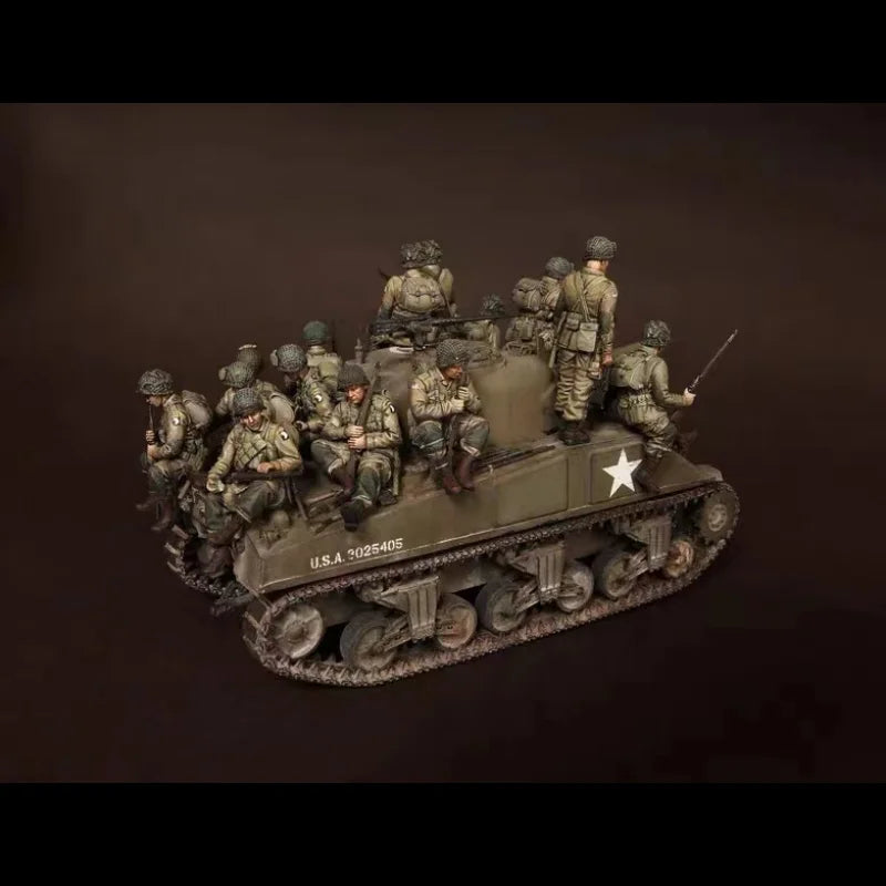 1/35 WWII American Soldiers & M4 Sherman, 14 Figures, Resin Model Diorama Kit, Unassembled and Unpainted