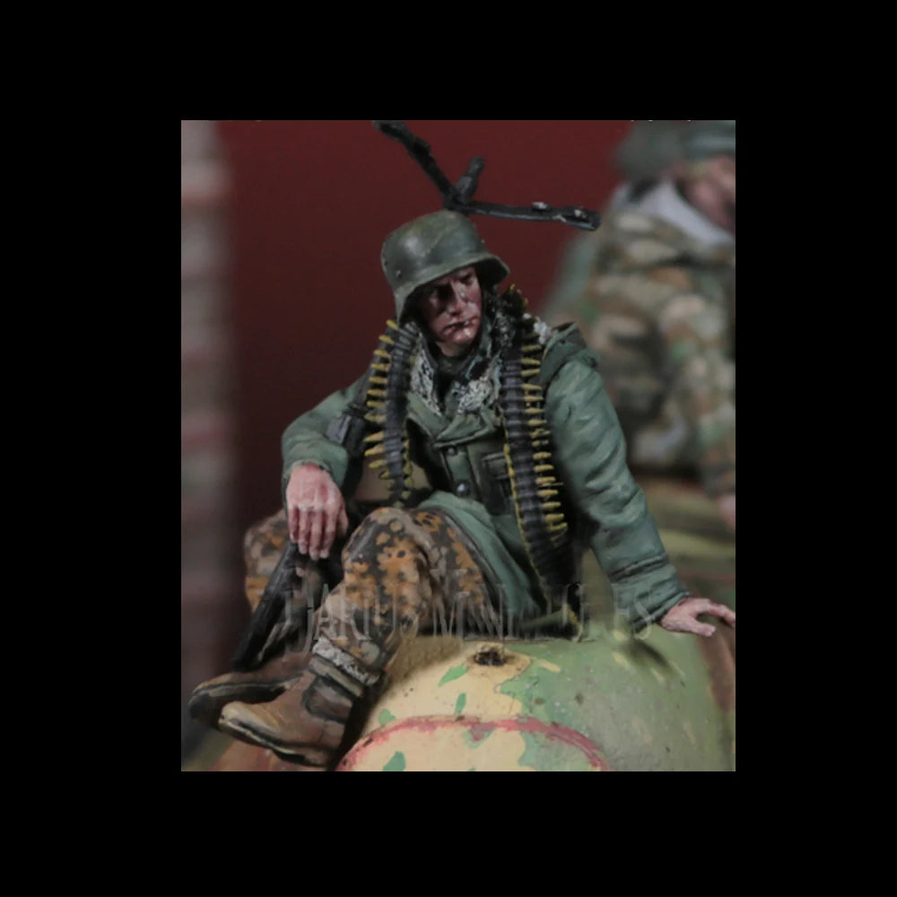 1/35 WWII German Grenadier Soldier, Resin Model Figure Kit, Unassembled and Unpainted