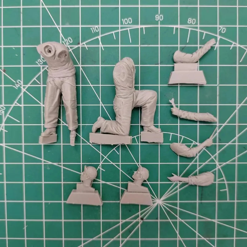 1/32 WWII USAAF Ground Crew, Resin Model Figure Kit, Unassembled and Unpainted