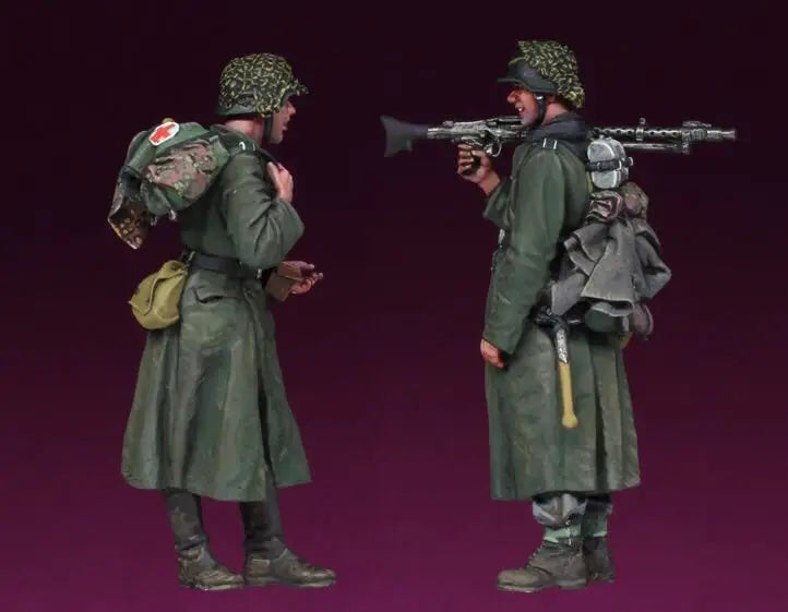 1/35 WWII German Winter MG42 and Flamethrower Squad, 12 Figures, Resin Model Figure Kit, Unassembled and Unpainted