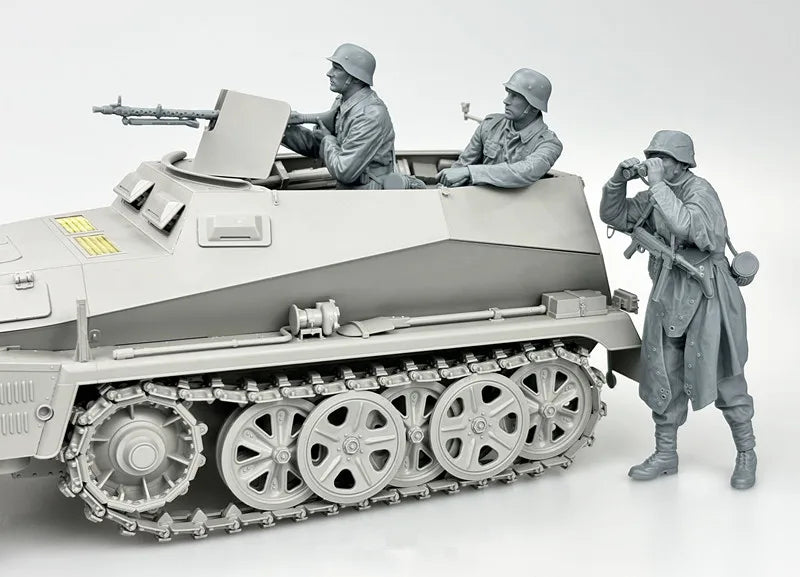1/16 WWII German Hanomag SD.KFZ 251 Half-Track, 6 Figures, Resin Model Vehicle Kit, Unassembled and Unpainted
