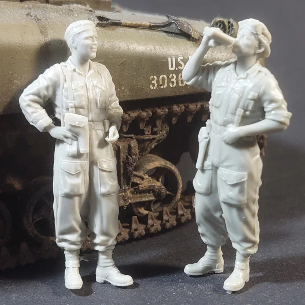 1/35 WWI British Tank Crew in Overalls, 2 Figures, Resin Model Figure Kit, Unassembled and Unpainted