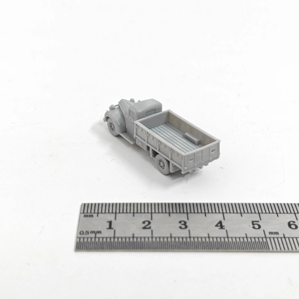 1/144 WWII British LRDG Chevrolet 30cwt, Resin Model Vehicle Kit, Unassembled and Unpainted