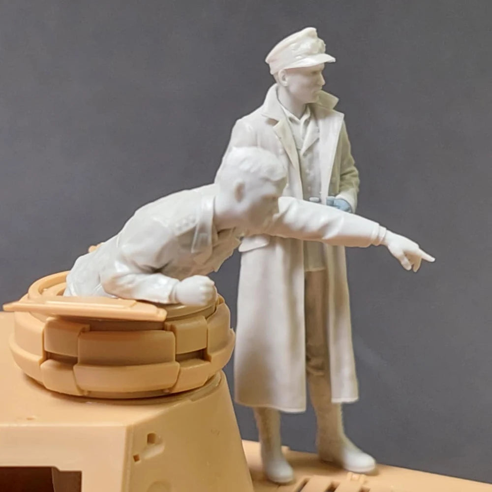 1/35 WWI Tank Crew, 2 Figures, Resin Model Figure Kit, Unassembled and Unpainted